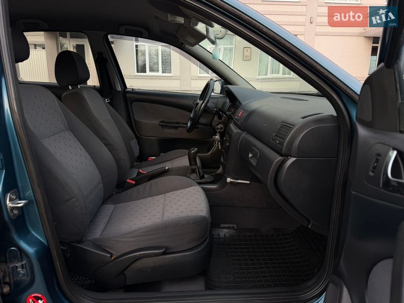 Лифтбек Skoda Octavia 2003 в Черновцах