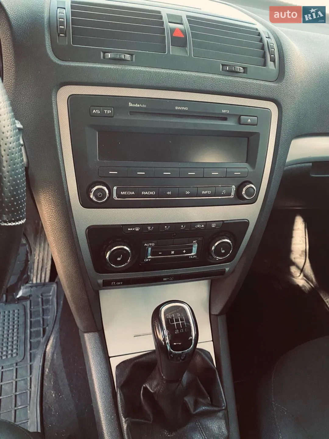 2011 Skoda Octavia - мініатюра 8