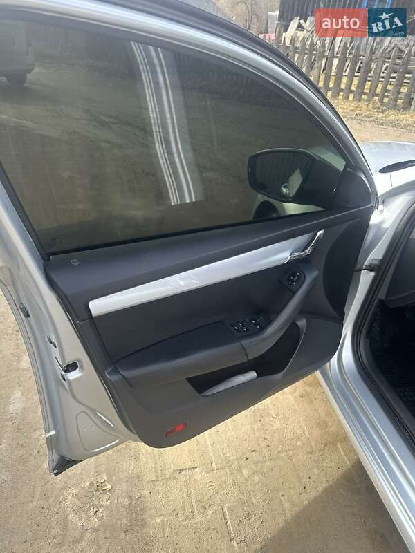 Универсал Skoda Octavia 2014 в Вижнице