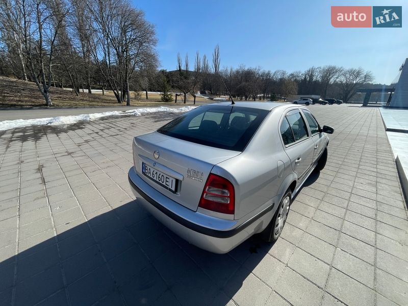 Седан Skoda Octavia 2001 в Светловодске