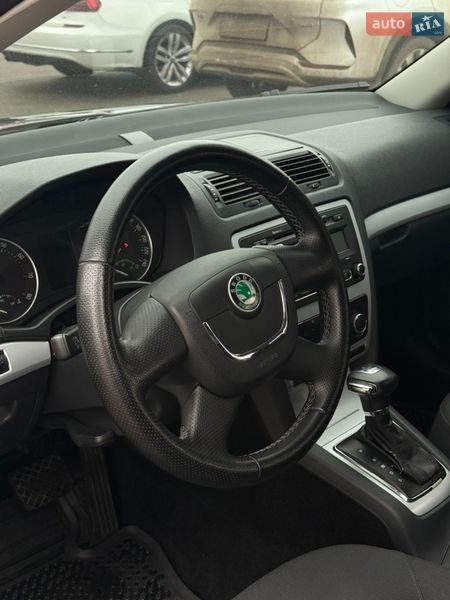 Ліфтбек Skoda Octavia 2010 в Дніпрі