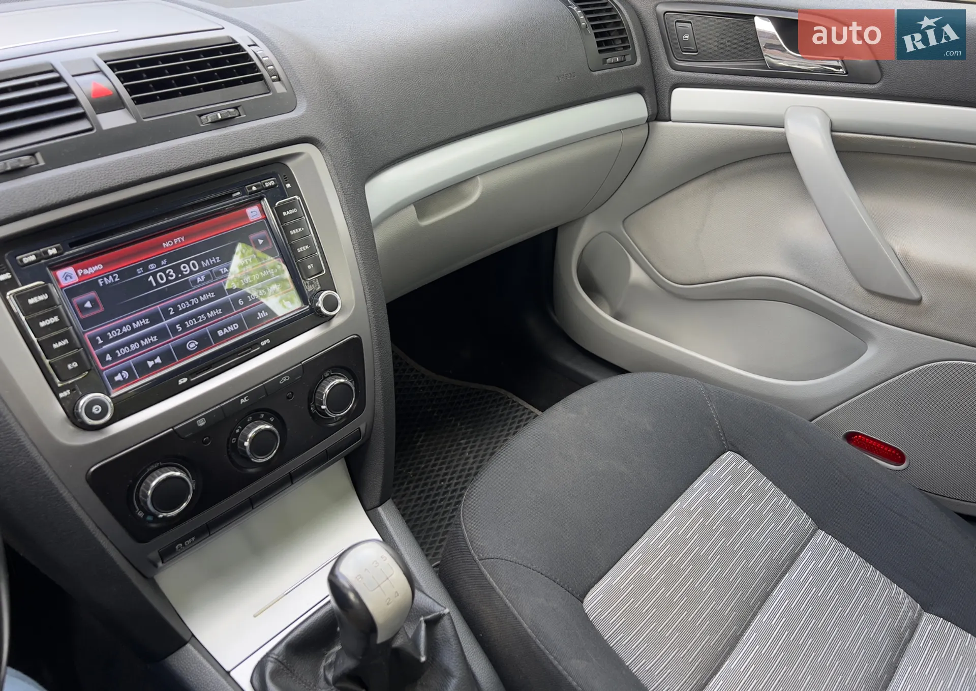 2010 Skoda Octavia - мініатюра 23