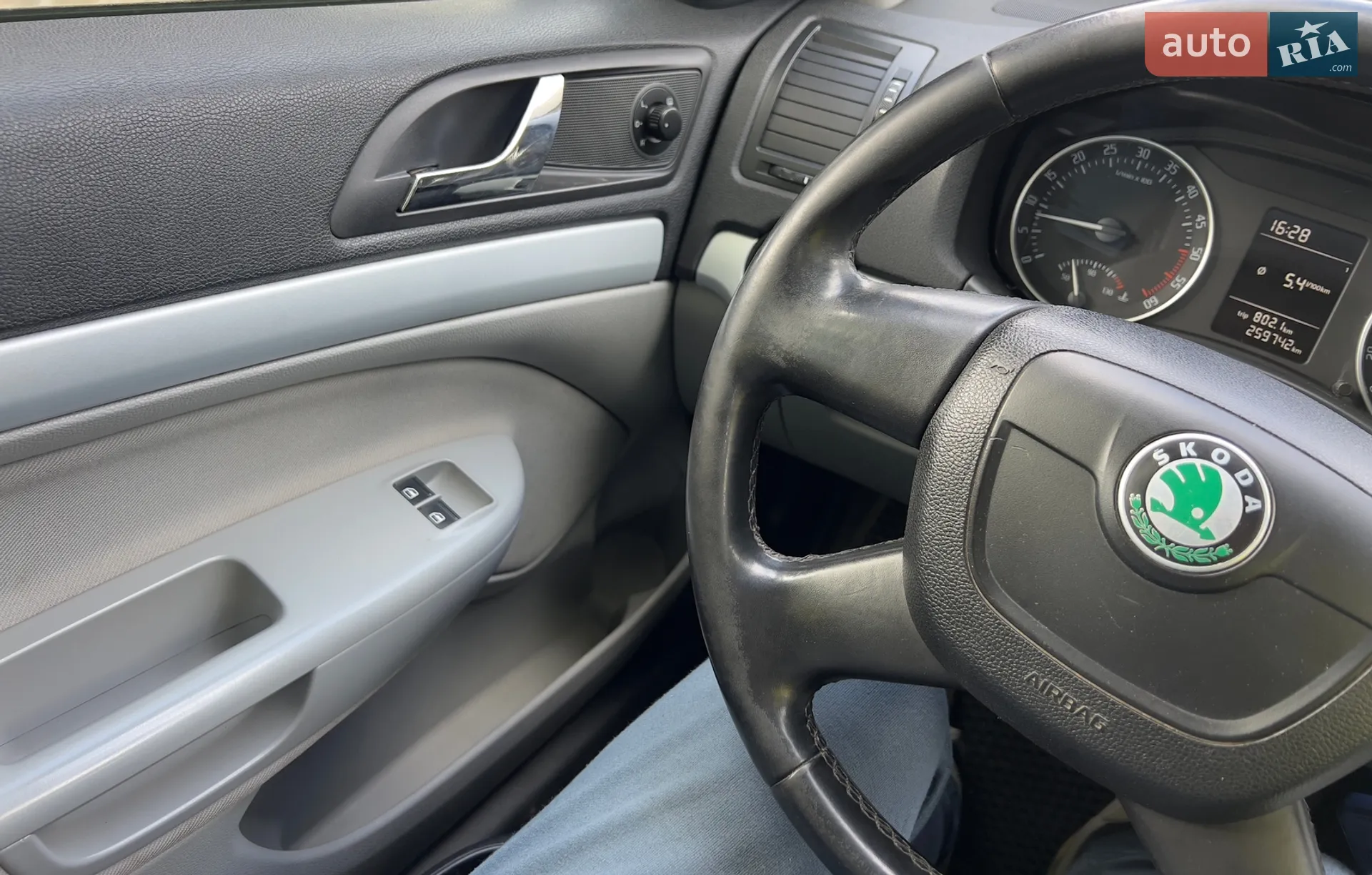 2010 Skoda Octavia - мініатюра 24