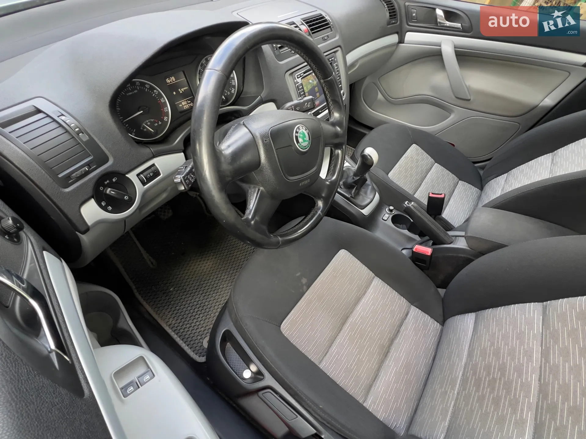 2010 Skoda Octavia - мініатюра 25