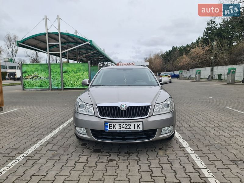 Универсал Skoda Octavia 2012 в Остроге