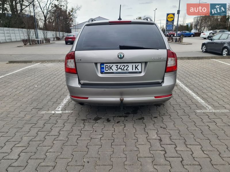 Универсал Skoda Octavia 2012 в Остроге