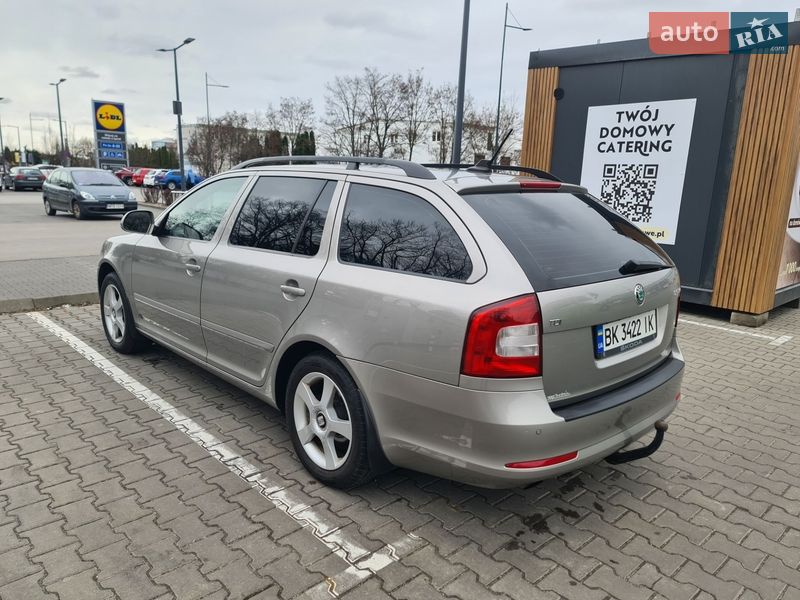 Универсал Skoda Octavia 2012 в Остроге