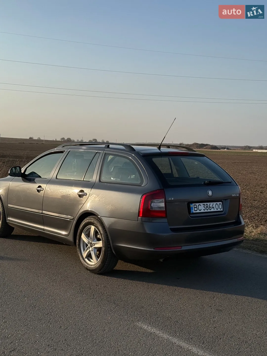 2010 Skoda Octavia - мініатюра 2