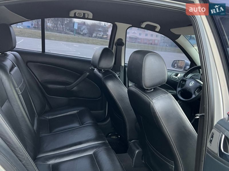 Лифтбек Skoda Octavia 2004 в Каменец-Подольском