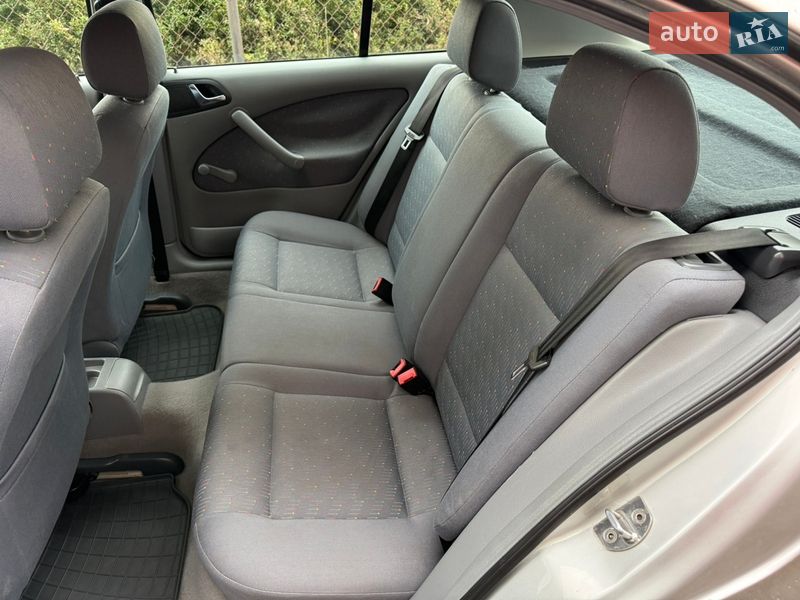 Лифтбек Skoda Octavia 2002 в Львове