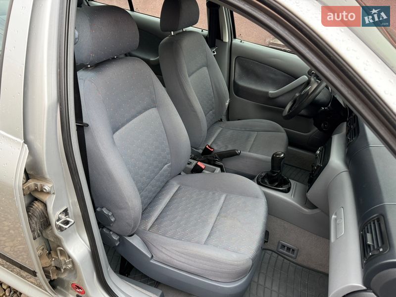 Лифтбек Skoda Octavia 2002 в Львове