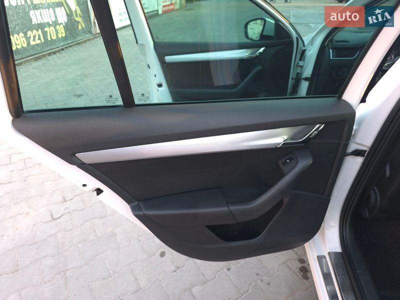 Універсал Skoda Octavia 2014 в Звягелі