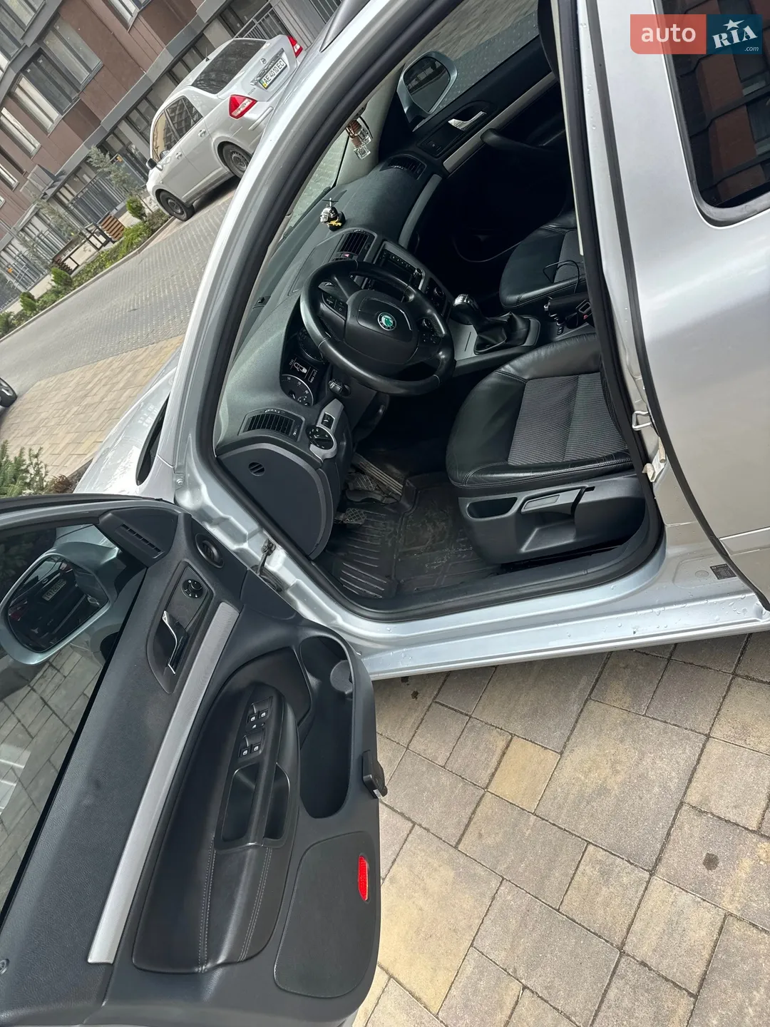 2010 Skoda Octavia - мініатюра 10