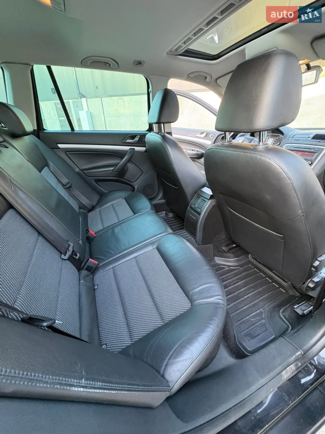 2010 Skoda Octavia - мініатюра 14