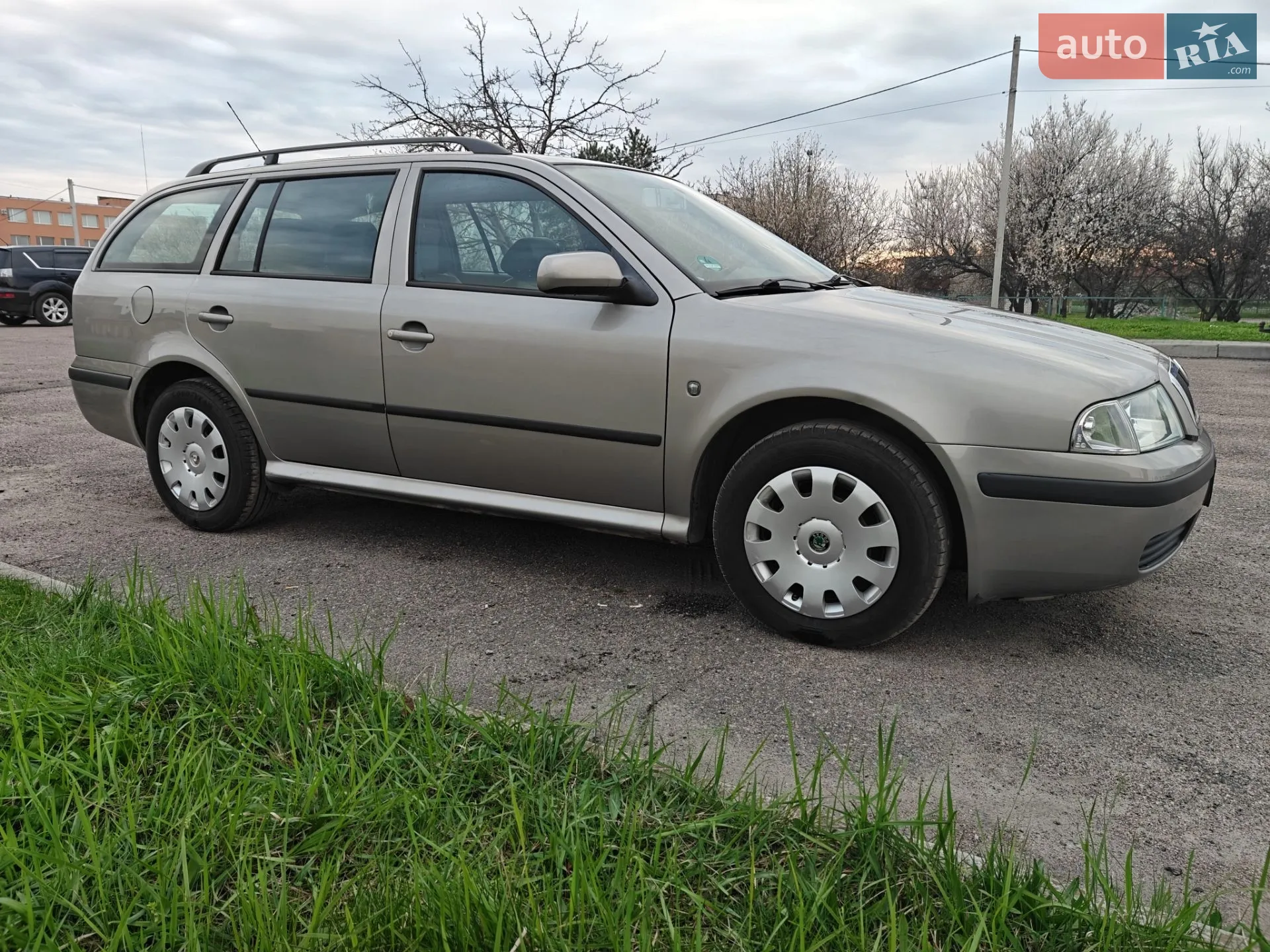 2010 Skoda Octavia - мініатюра 2