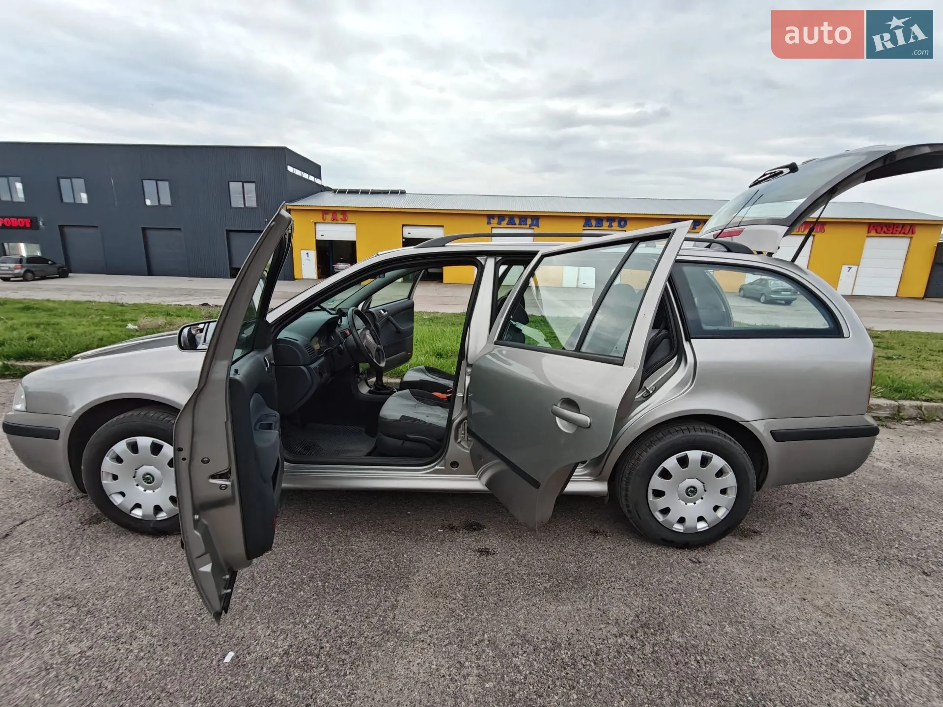 2010 Skoda Octavia - мініатюра 12