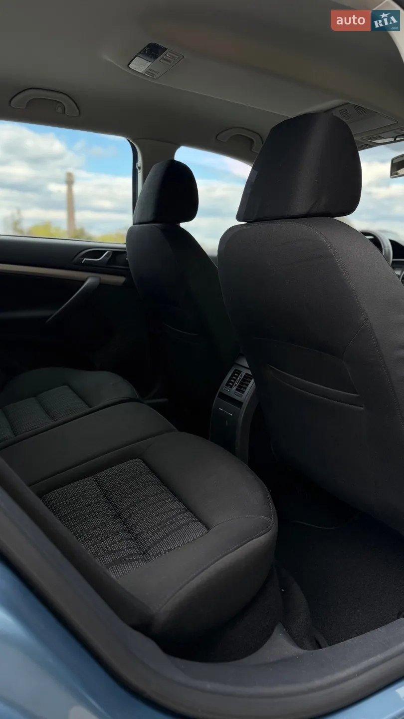 2010 Skoda Octavia - мініатюра 12