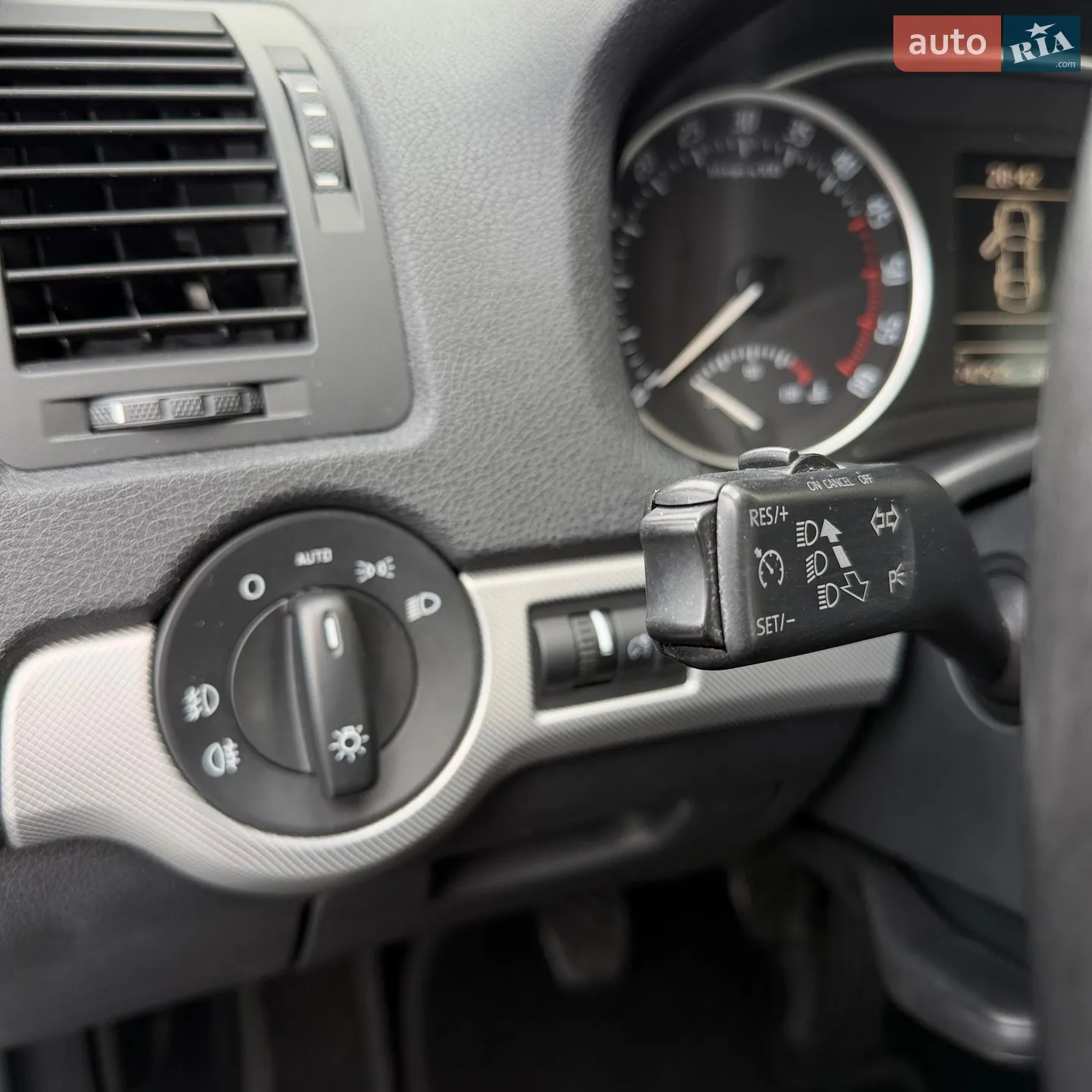 2010 Skoda Octavia - мініатюра 15