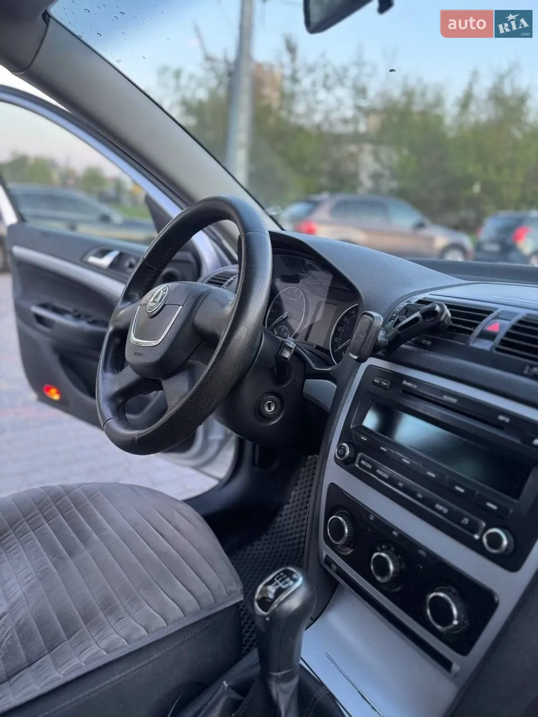 2010 Skoda Octavia - мініатюра 15