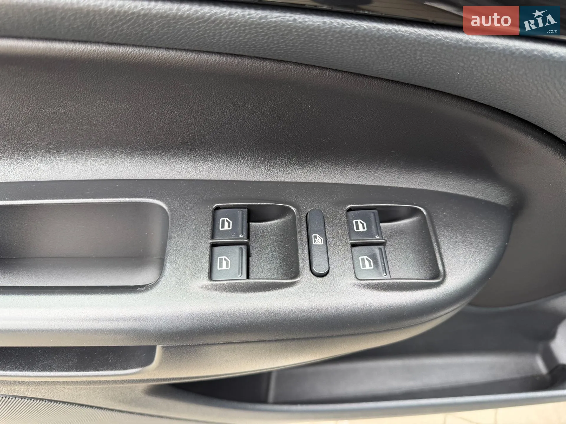 2010 Skoda Octavia - мініатюра 101