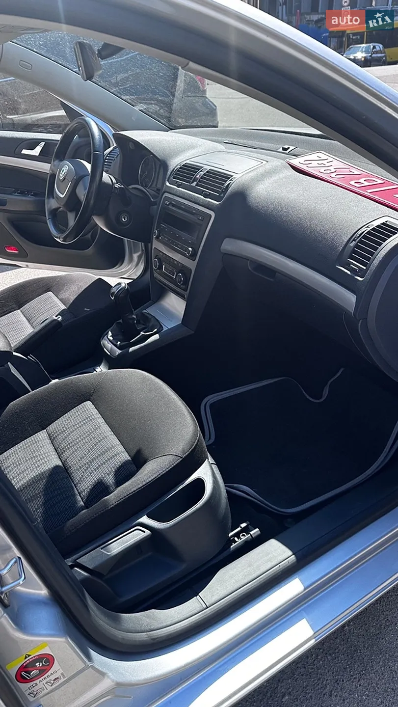 2011 Skoda Octavia - мініатюра 20