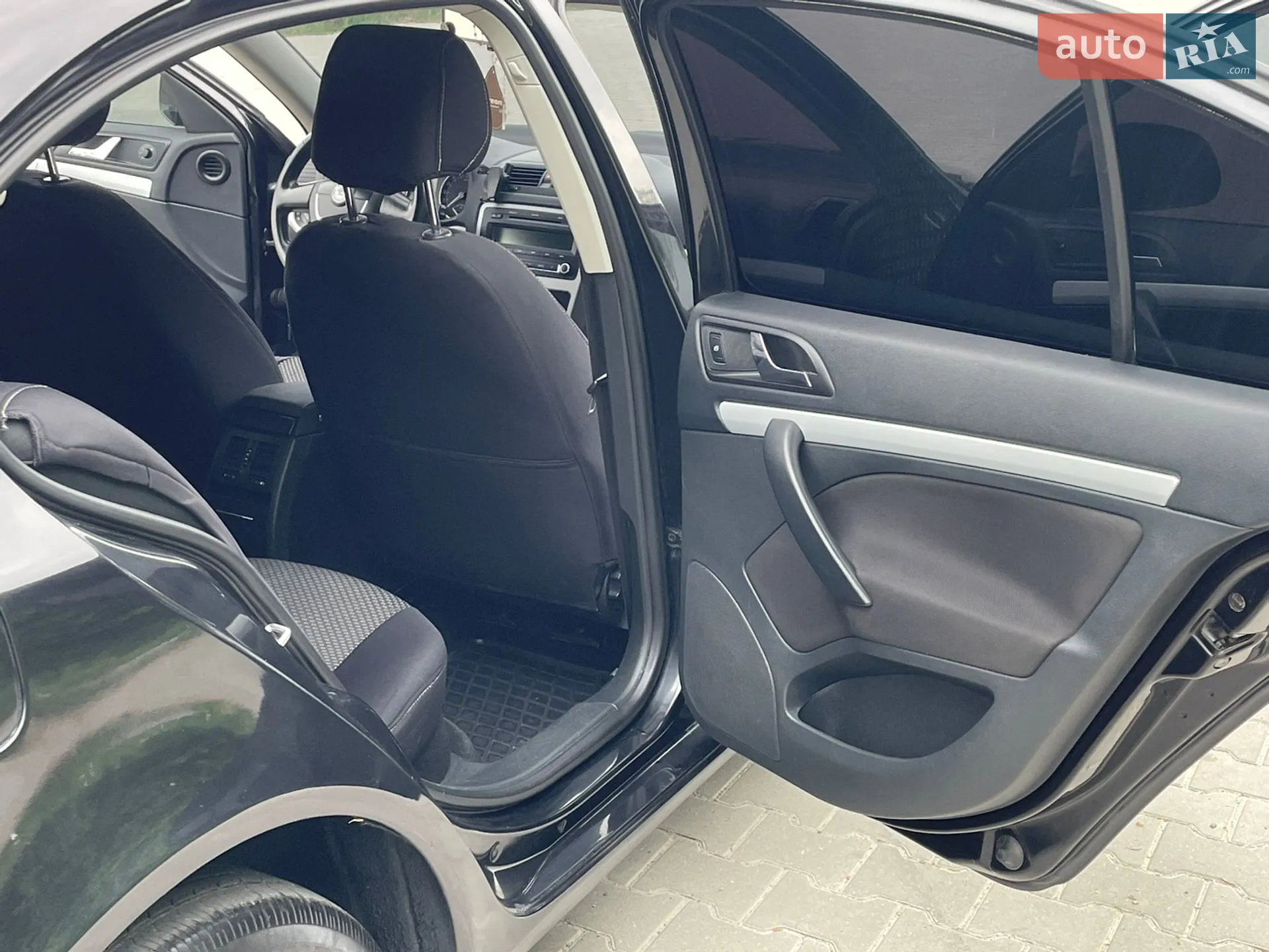 2010 Skoda Octavia - мініатюра 13