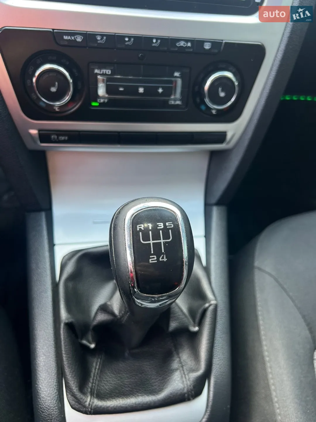 2011 Skoda Octavia - мініатюра 12