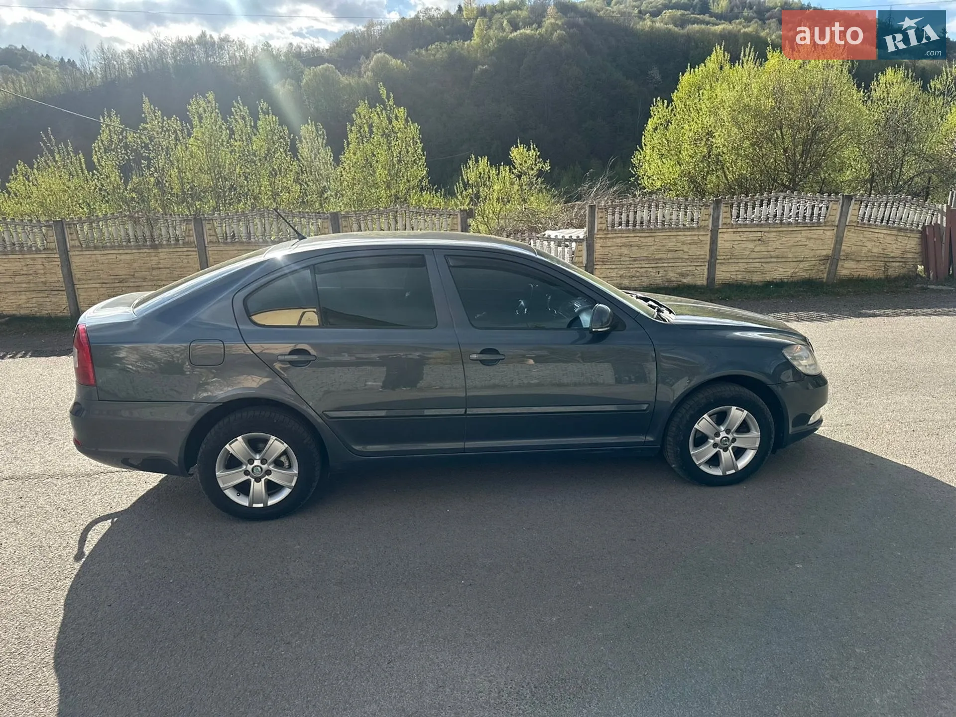 2010 Skoda Octavia - мініатюра 2