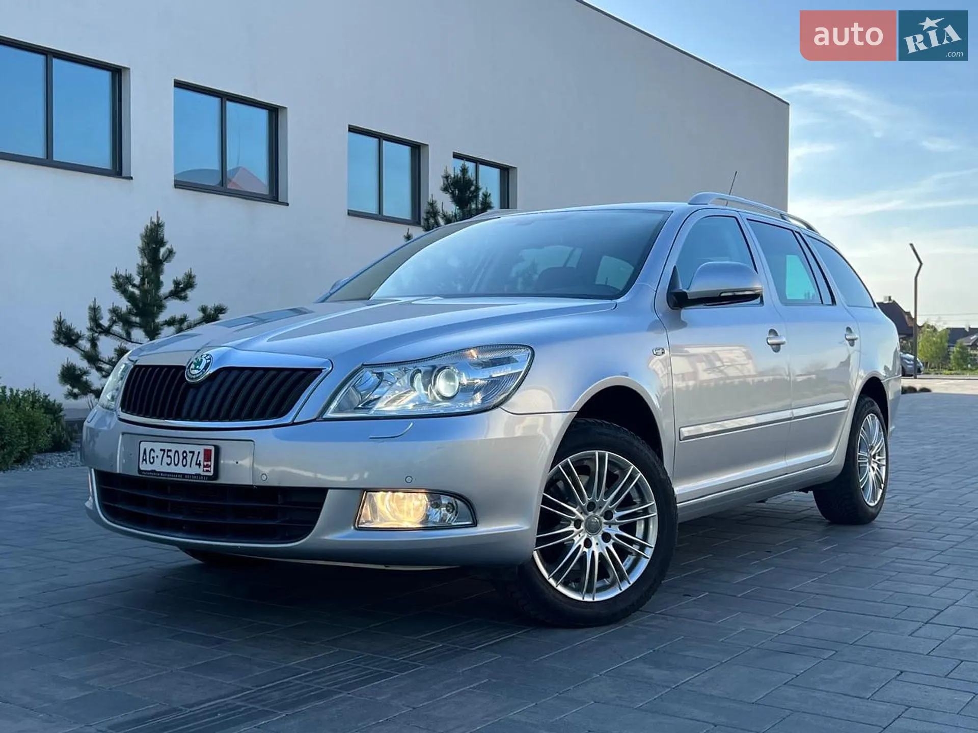 2010 Skoda Octavia - мініатюра 14