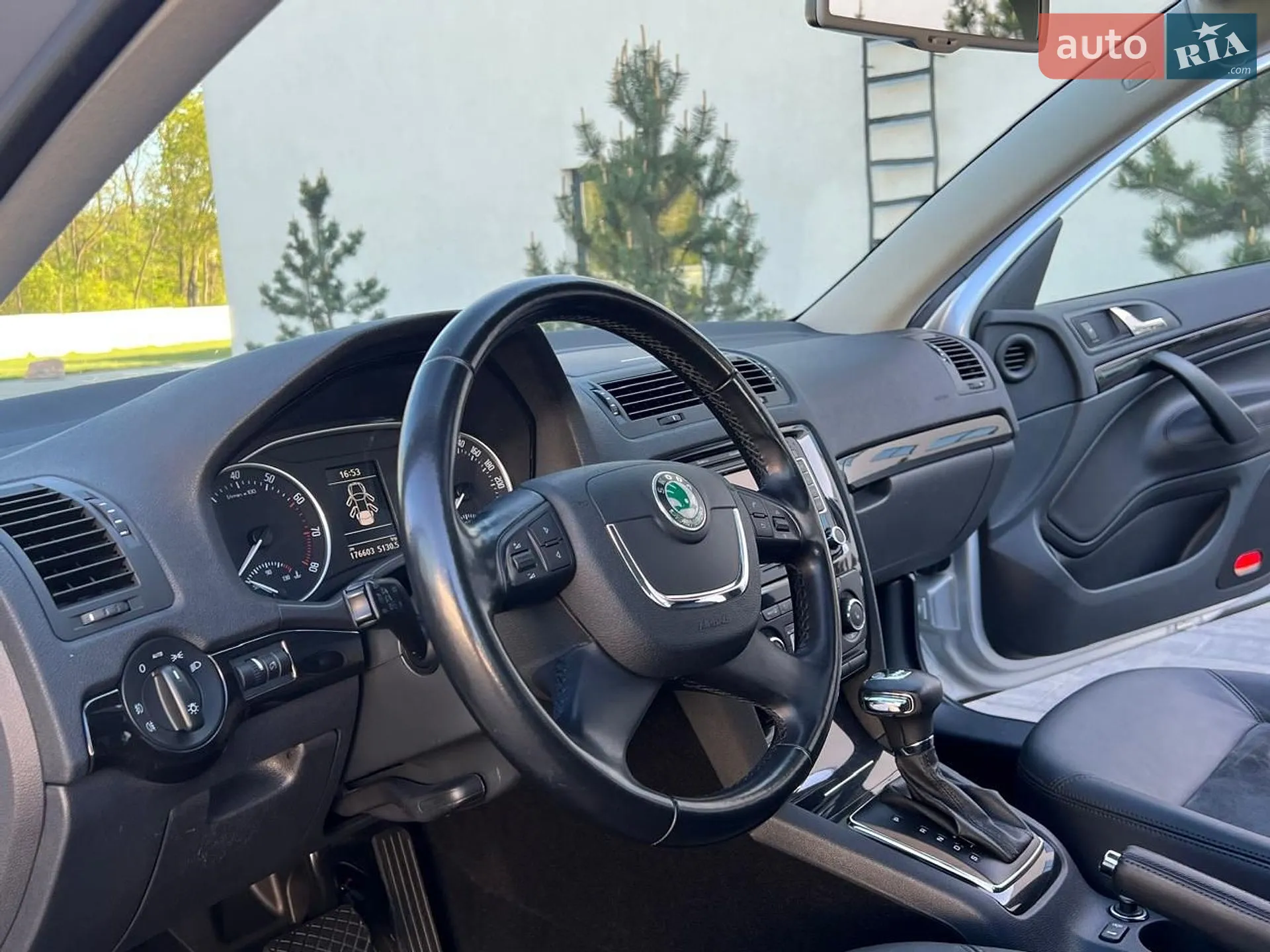 2010 Skoda Octavia - мініатюра 72