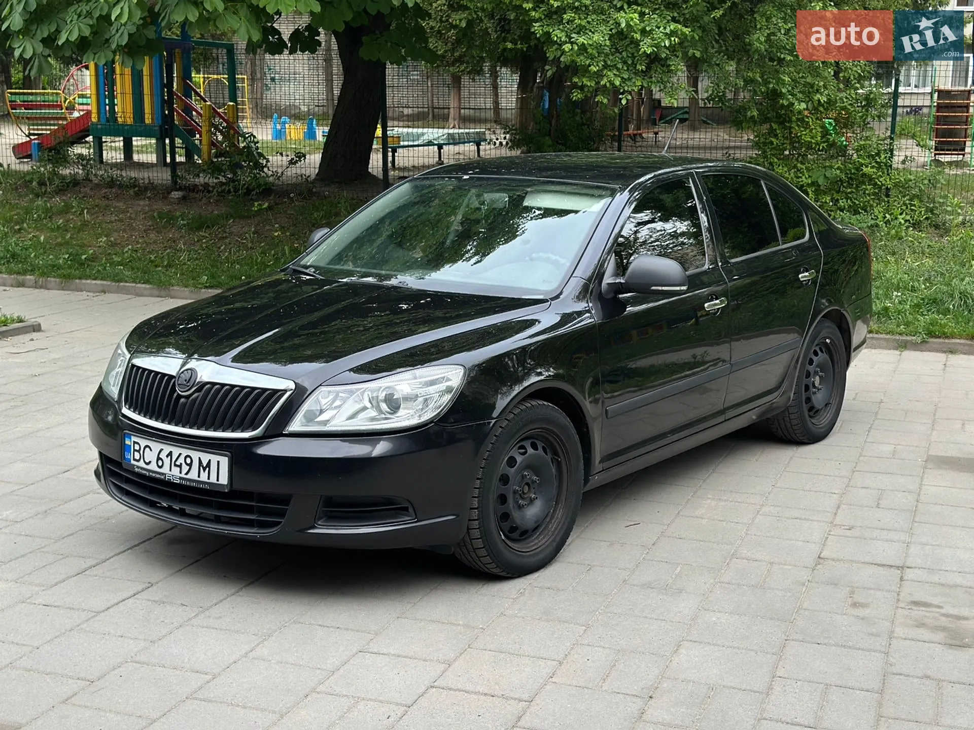2010 Skoda Octavia - мініатюра 2