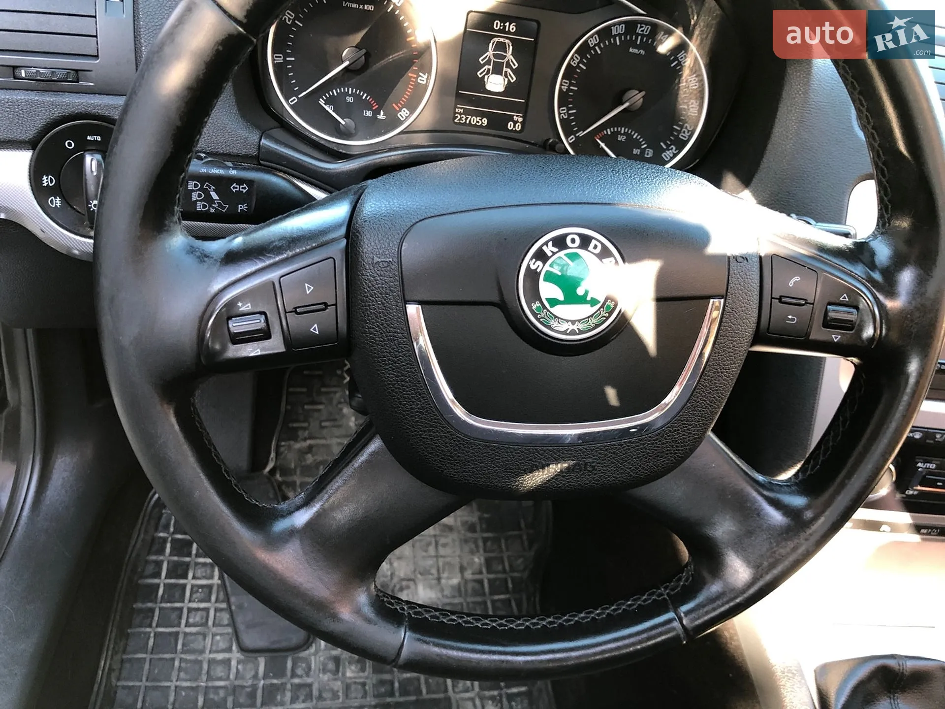 2011 Skoda Octavia - мініатюра 11
