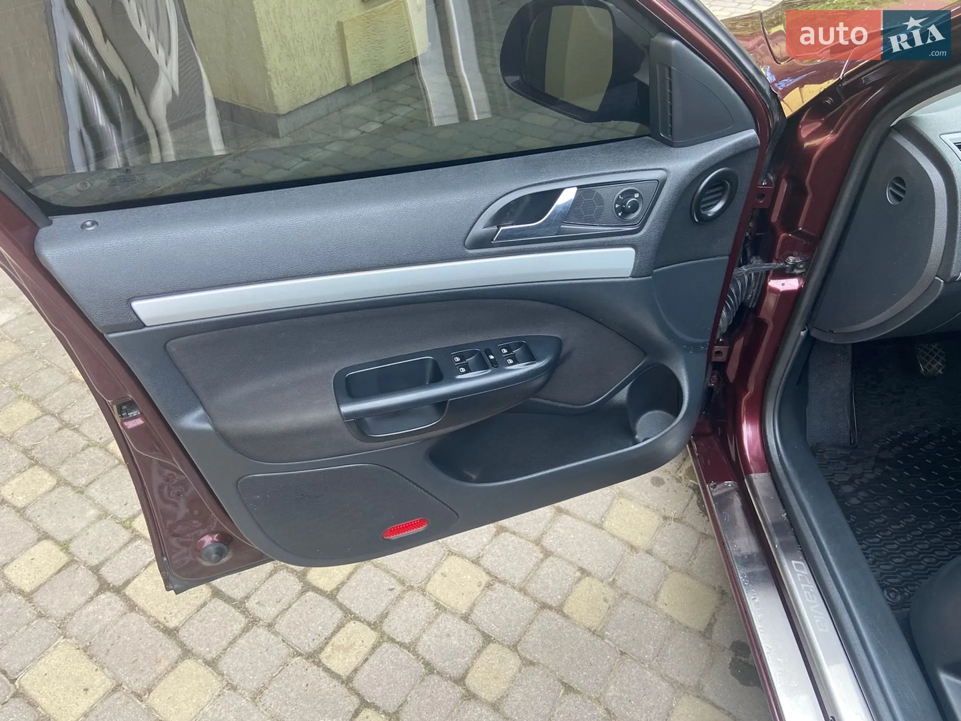 2010 Skoda Octavia - мініатюра 13