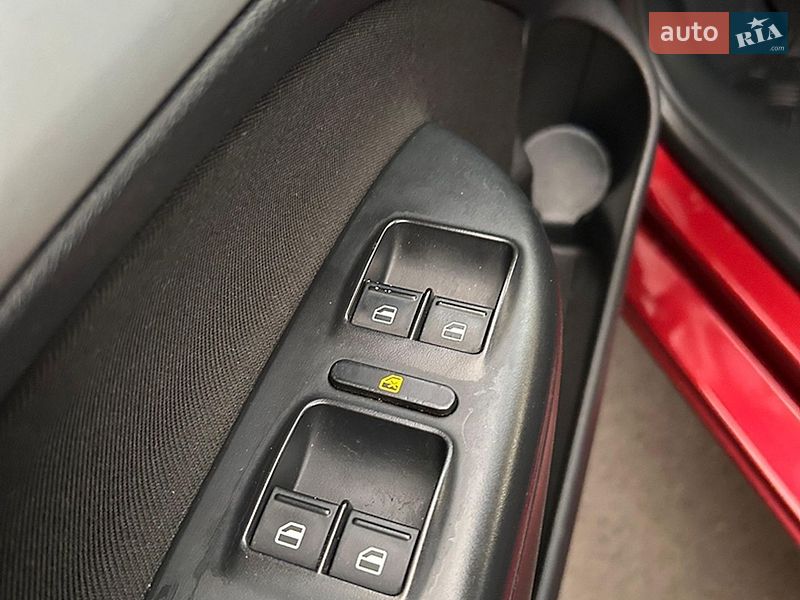 Лифтбек Skoda Octavia 2006 в Вишневом фото 4 Лифтбек Skoda Octavia 2006 в Вишневом