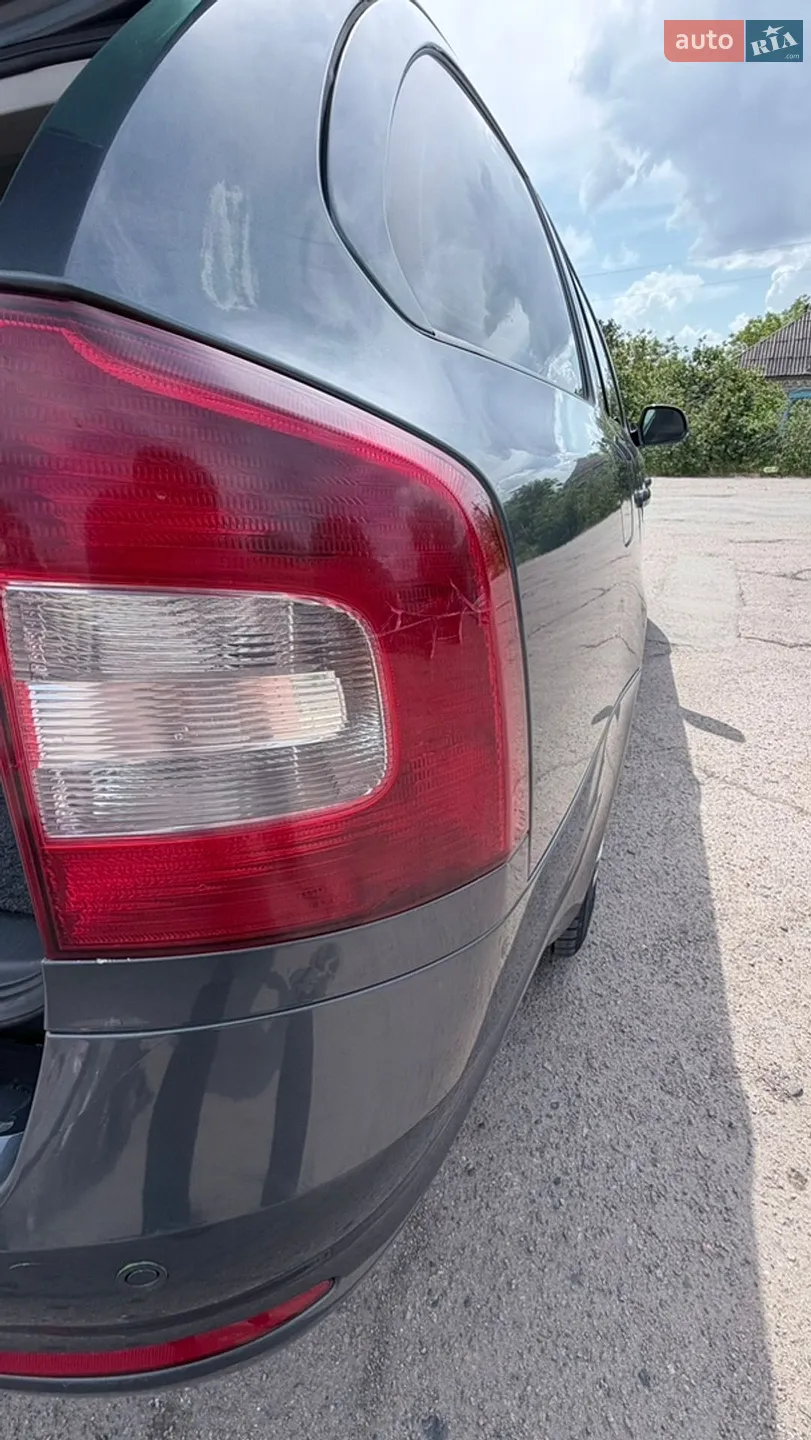 2010 Skoda Octavia - мініатюра 18