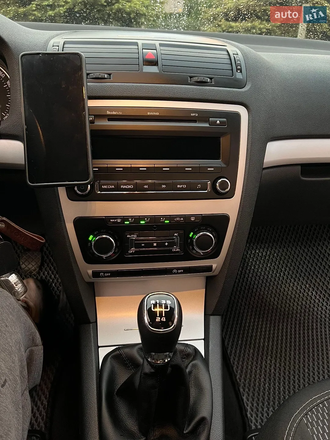 2010 Skoda Octavia - мініатюра 26