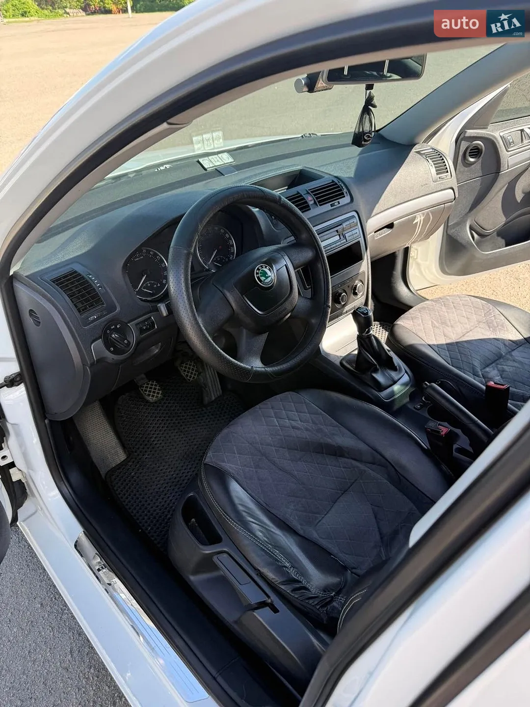 2011 Skoda Octavia - мініатюра 8
