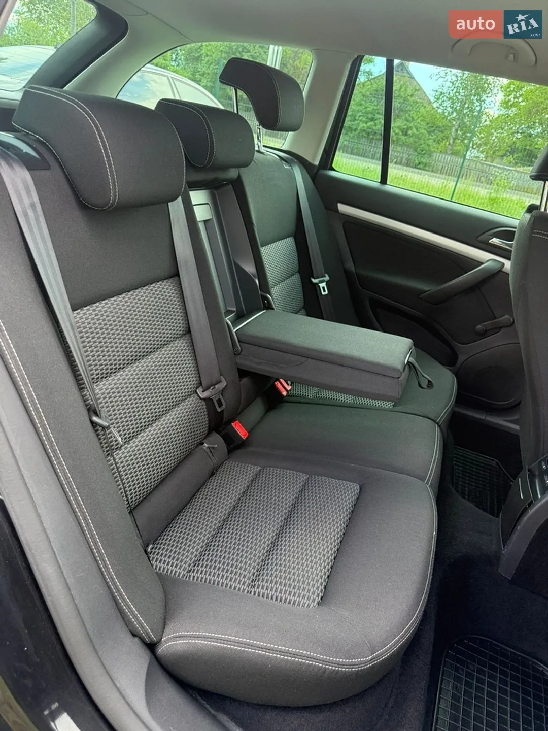 2010 Skoda Octavia - мініатюра 24