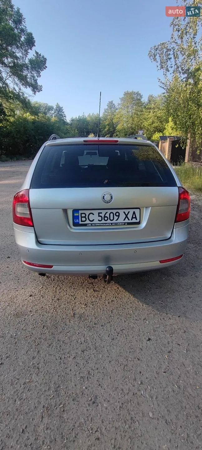 2010 Skoda Octavia - мініатюра 2