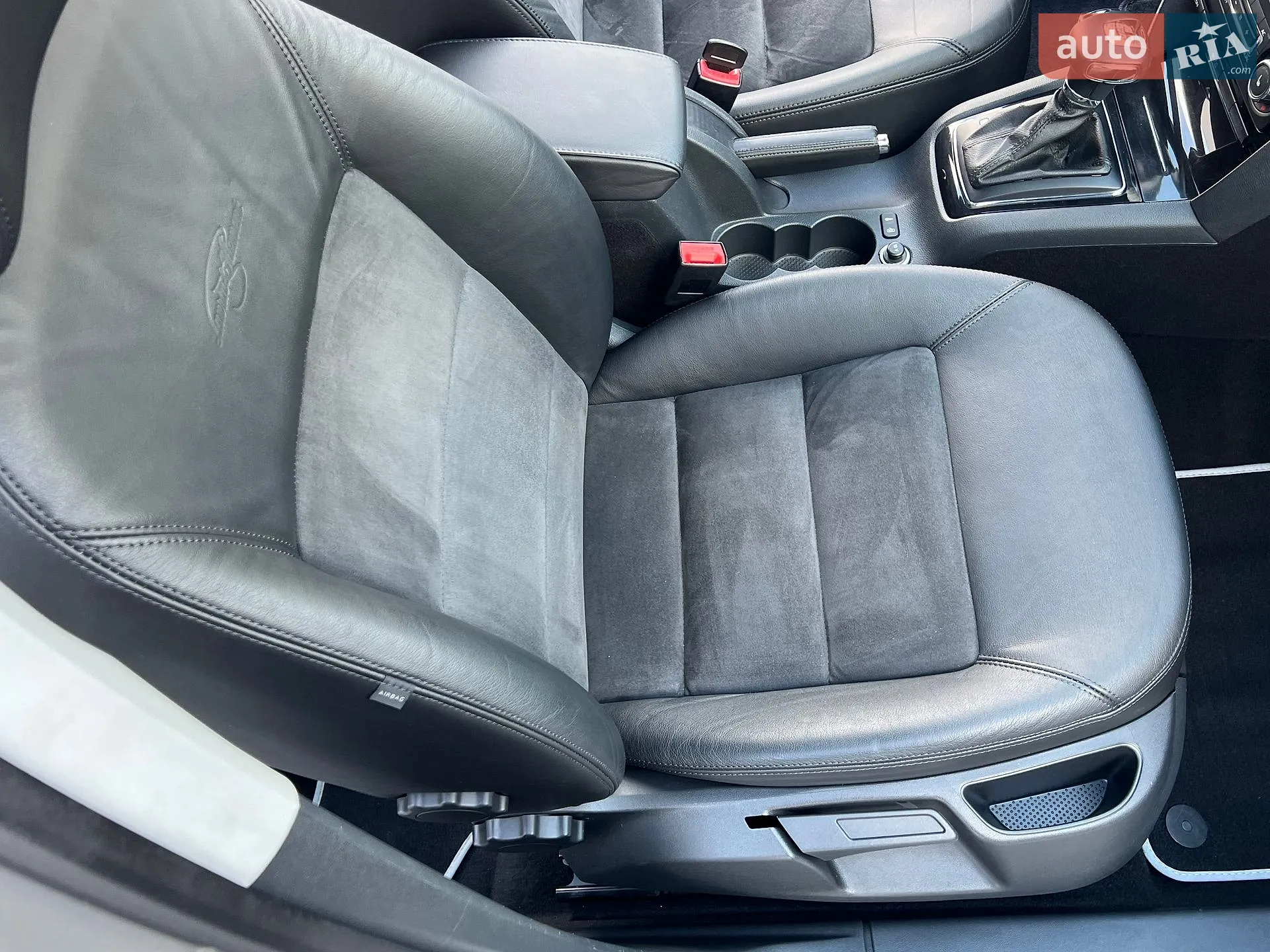 2011 Skoda Octavia - мініатюра 110