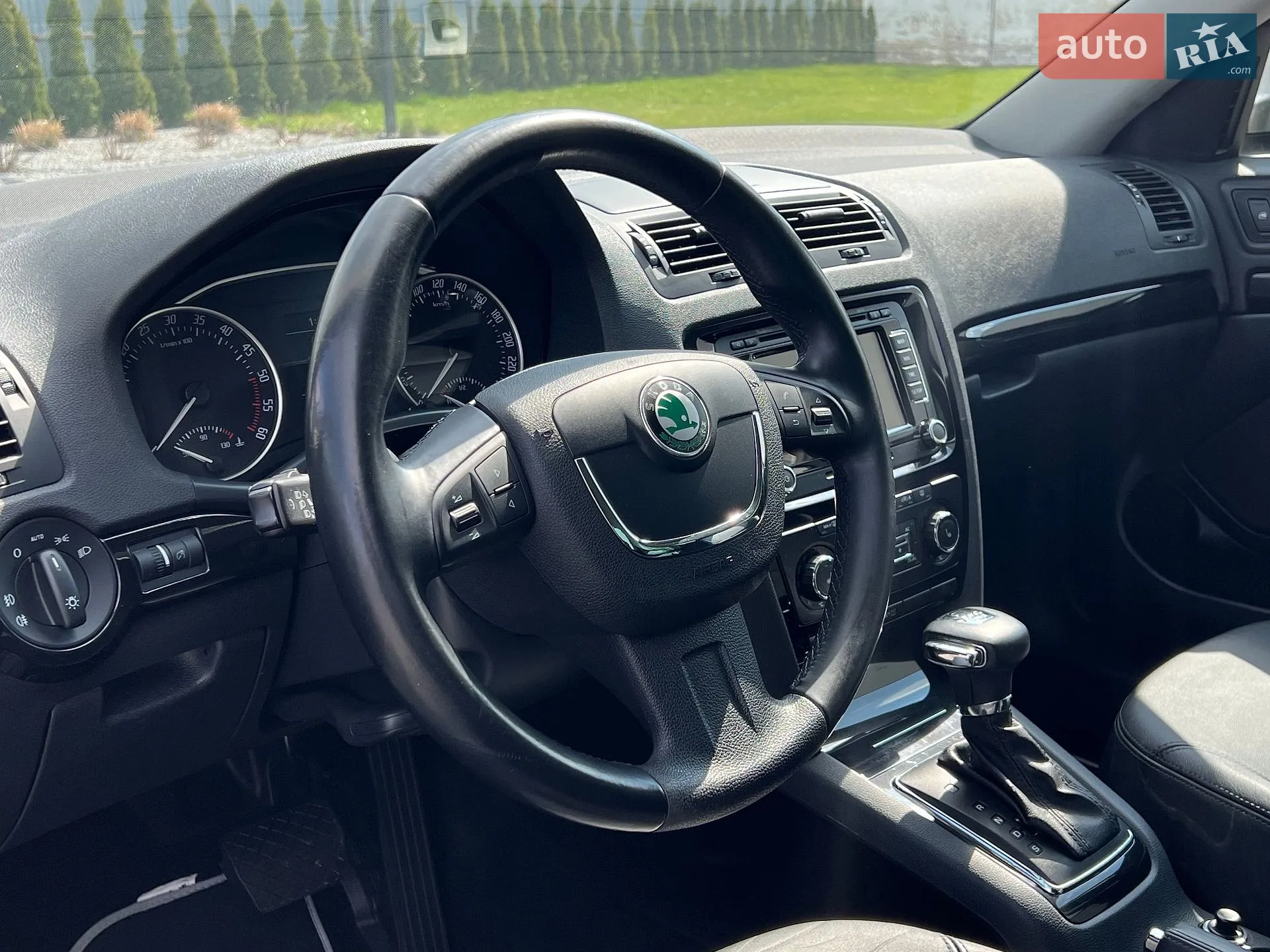2011 Skoda Octavia - мініатюра 176