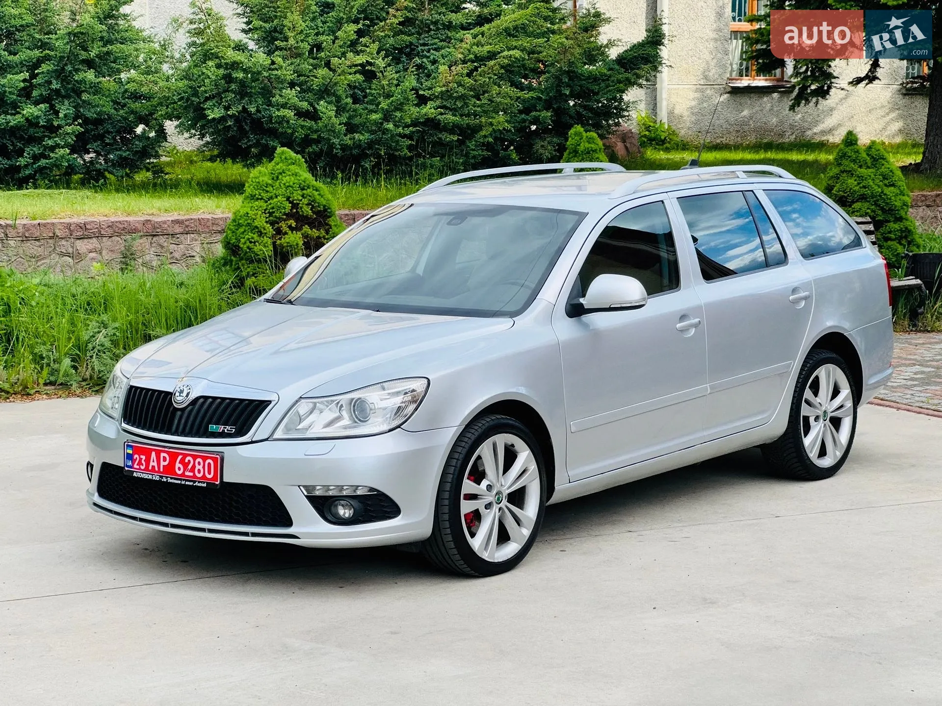 2010 Skoda Octavia - мініатюра 2