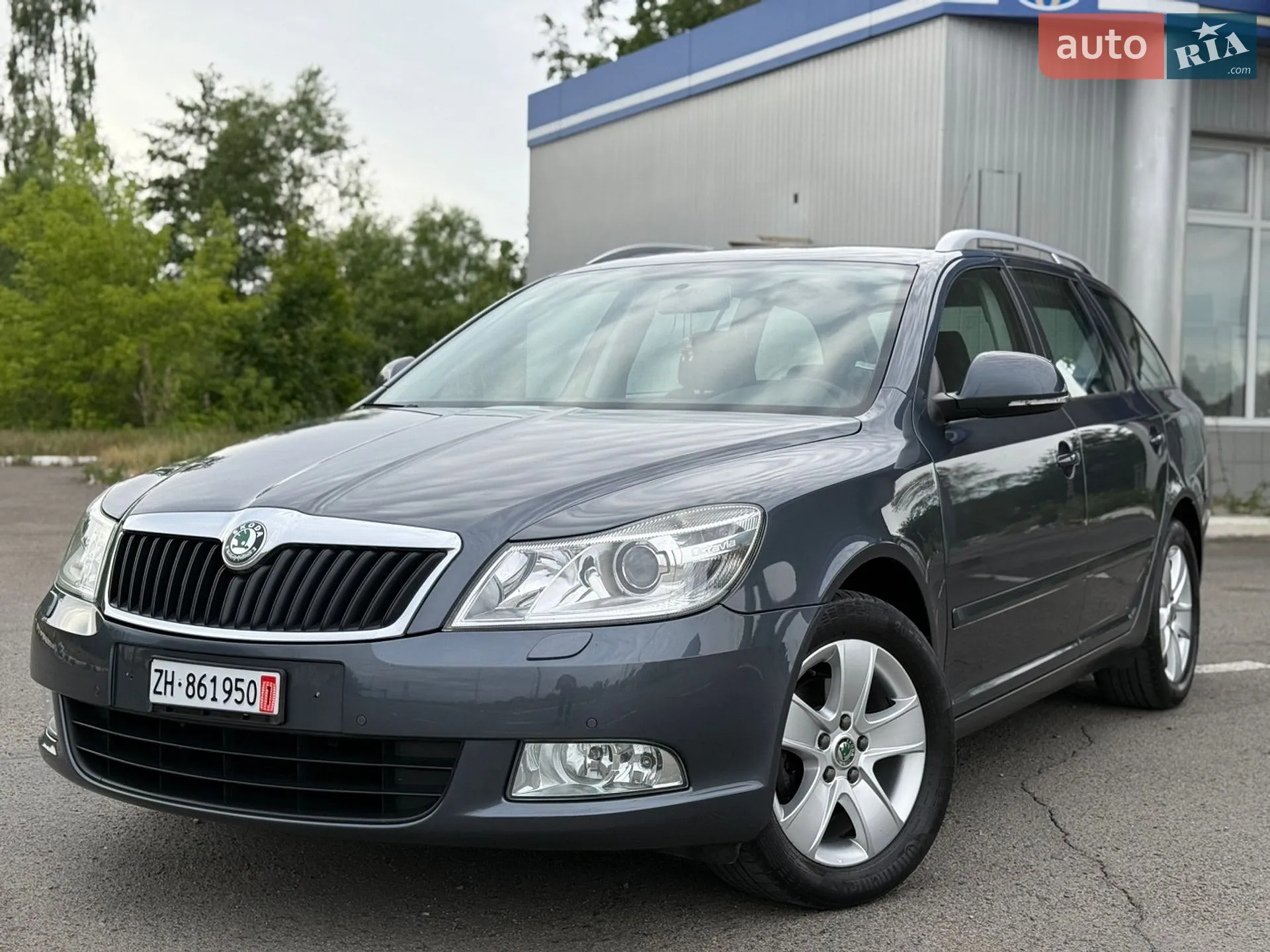 2010 Skoda Octavia - мініатюра 2