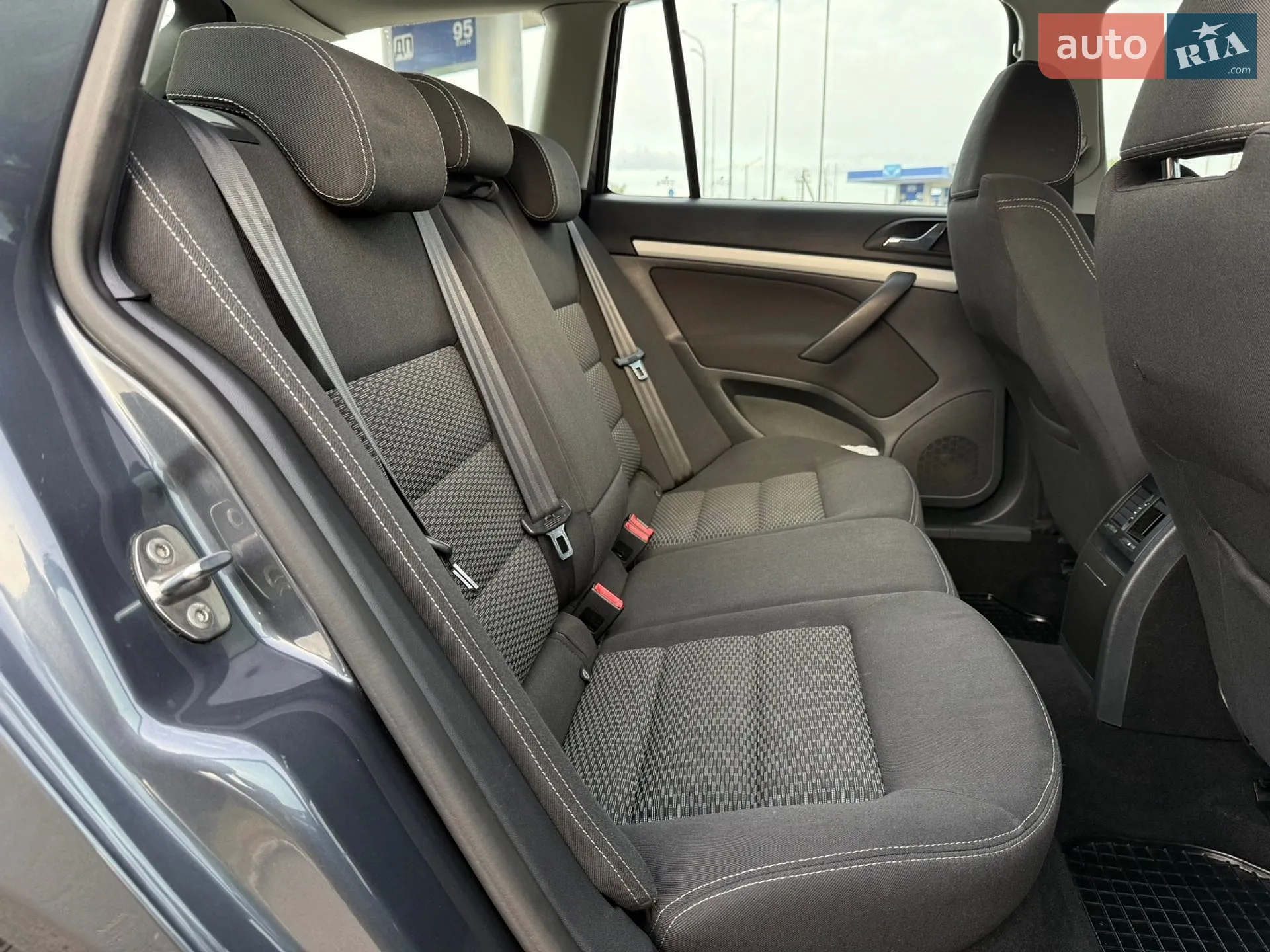 2010 Skoda Octavia - мініатюра 53