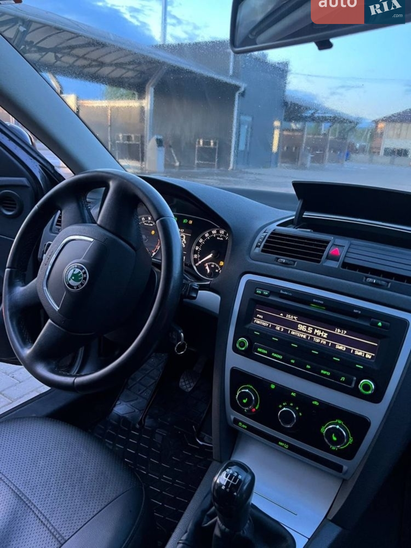 2010 Skoda Octavia - мініатюра 3