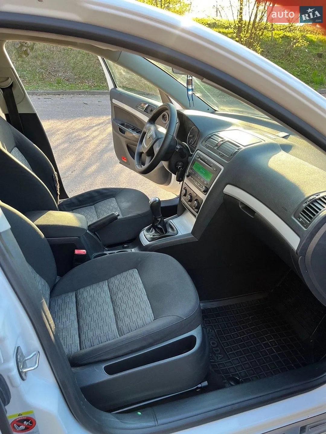2010 Skoda Octavia - мініатюра 17