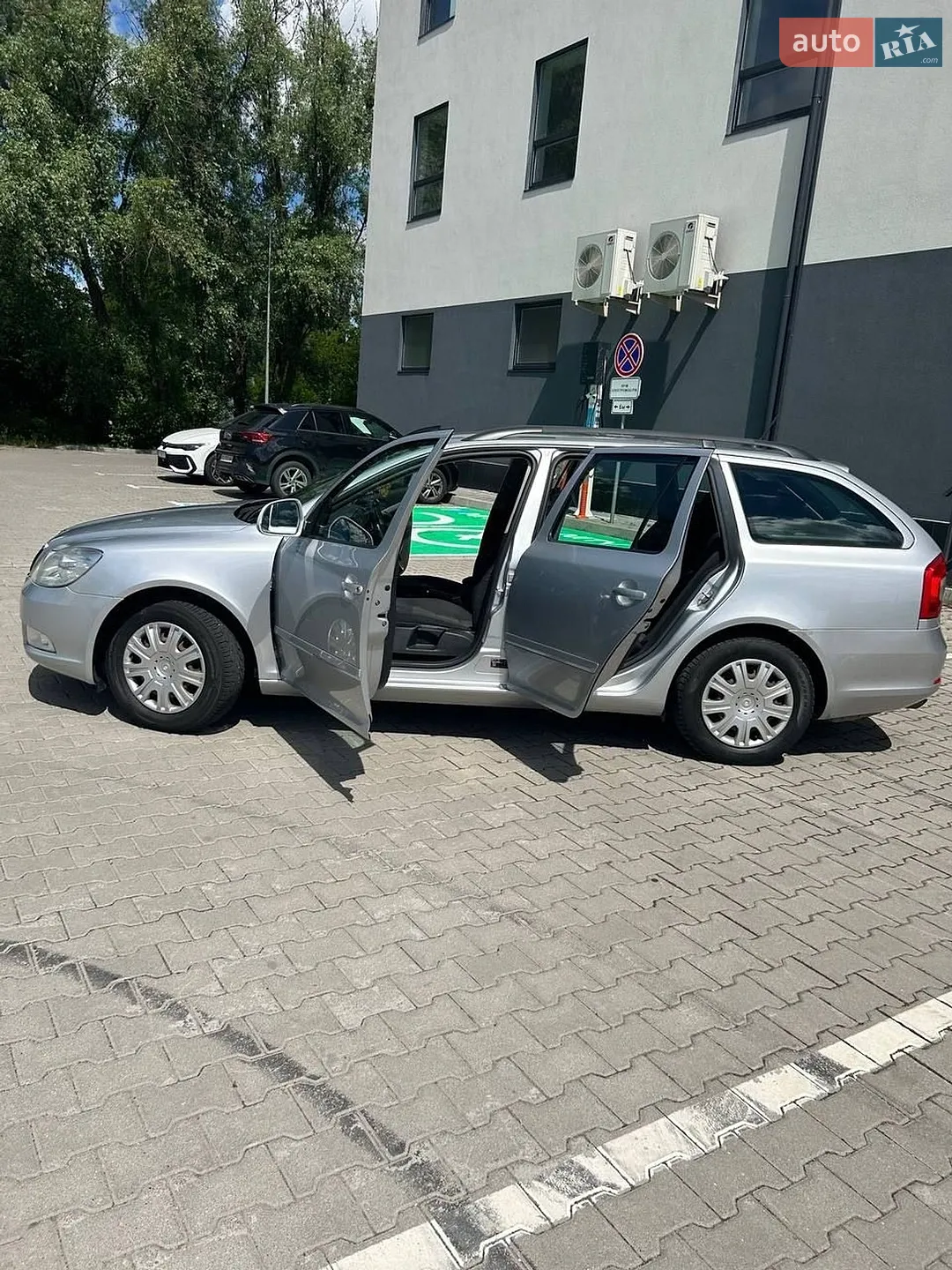 2010 Skoda Octavia - мініатюра 17