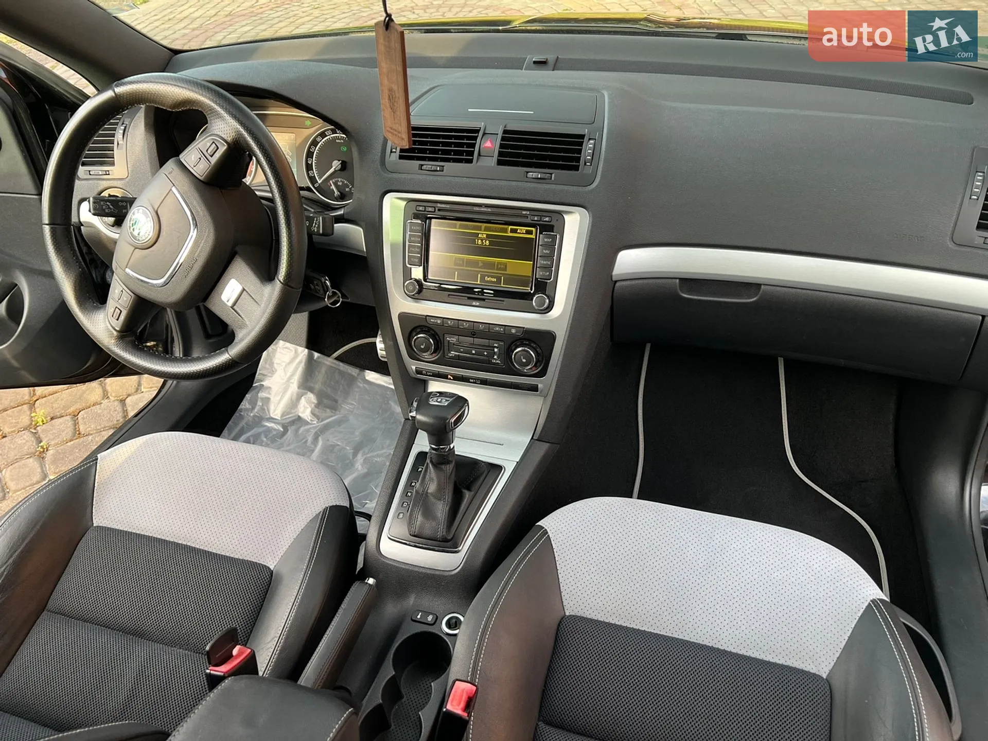 2010 Skoda Octavia - мініатюра 39