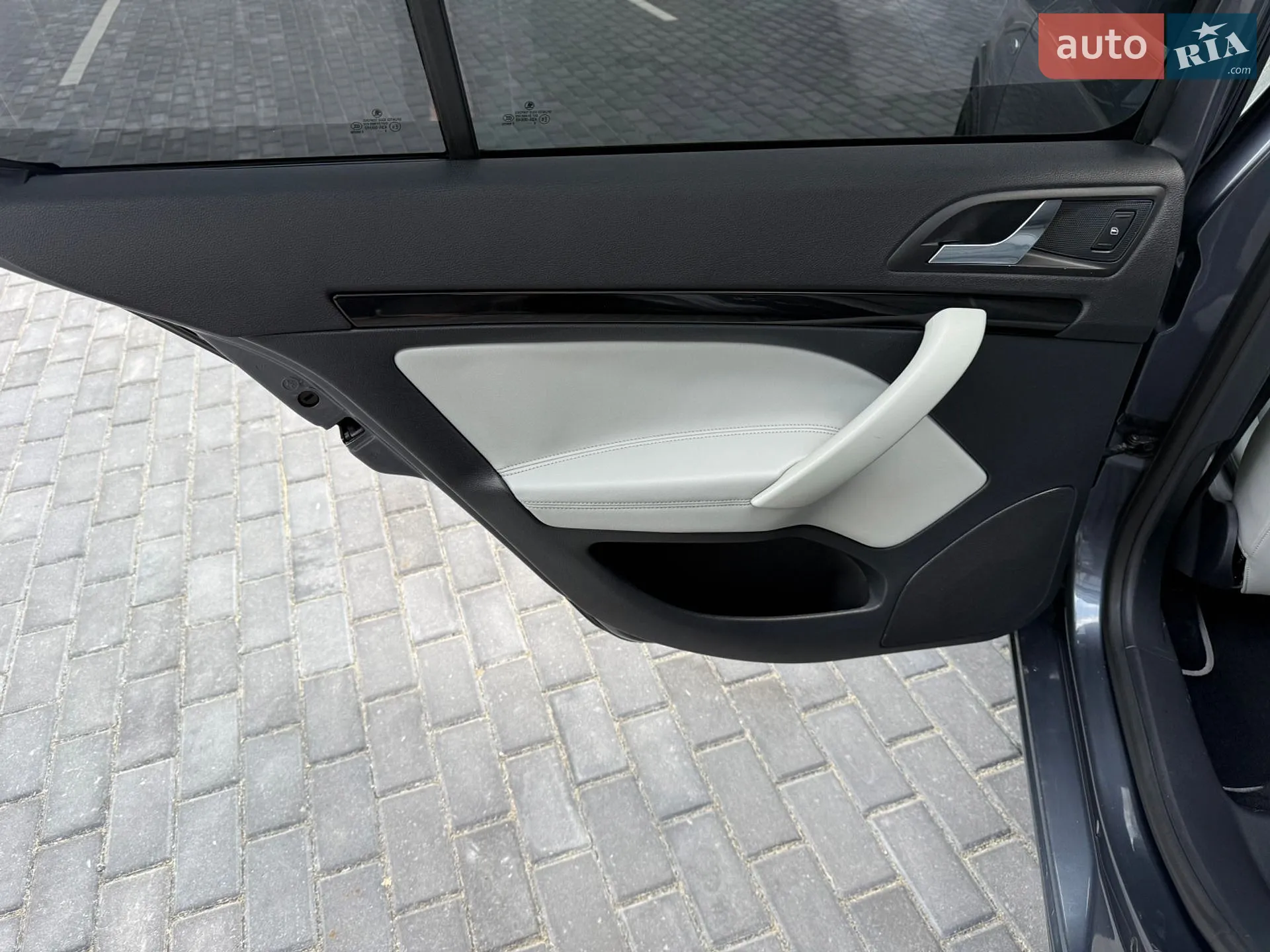 2010 Skoda Octavia - мініатюра 47