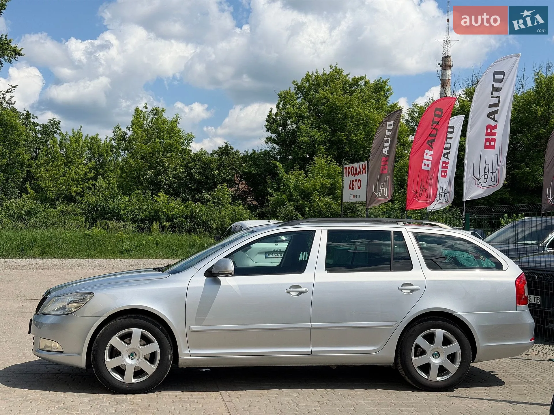 2010 Skoda Octavia - мініатюра 12